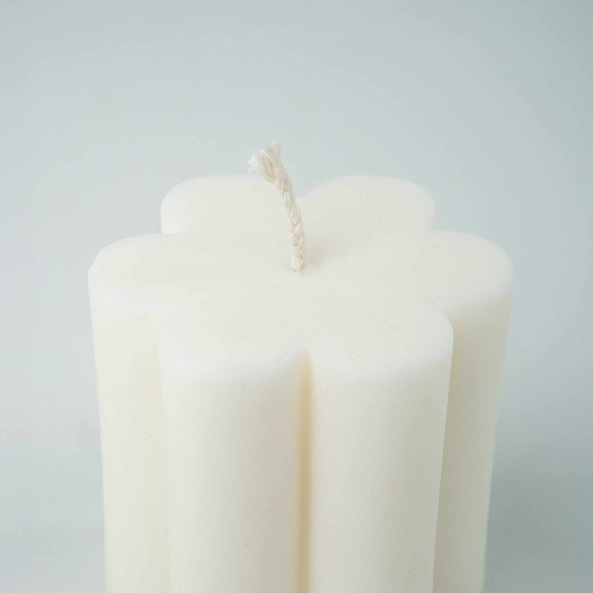 Flower candle in white color, handcrafted and poured in Australia, dimensions 7.2cm x 6.6cm.